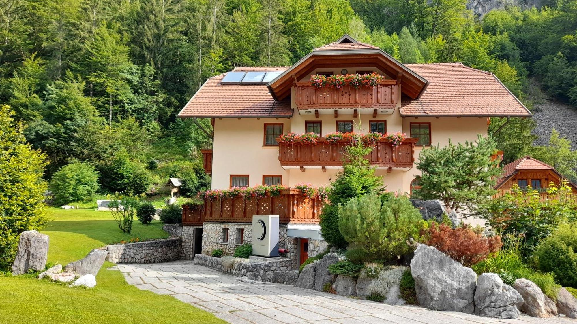 Apartma In Bungalov Jezerci Gozd Martuljek Extérieur photo