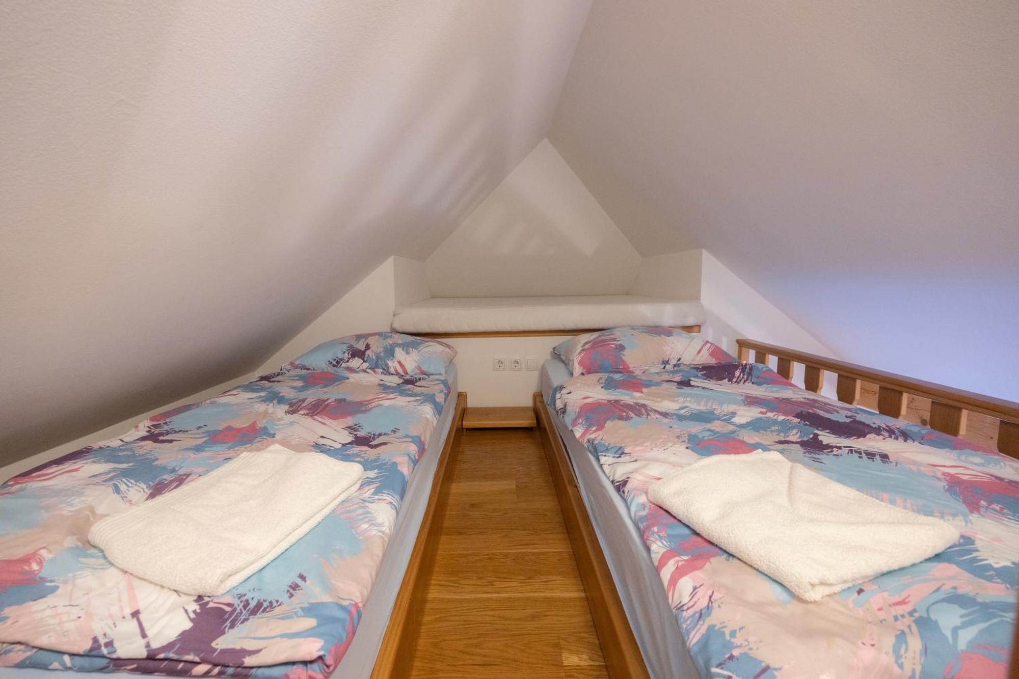 Apartma In Bungalov Jezerci Gozd Martuljek Extérieur photo
